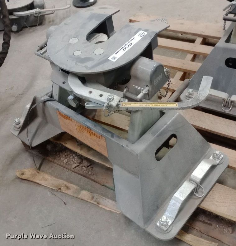 image for item EO0562 BW Companion fifth wheel hitch