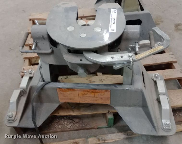 image for item EO0562 BW Companion fifth wheel hitch