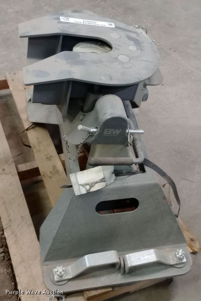 image for item EO0562 BW Companion fifth wheel hitch