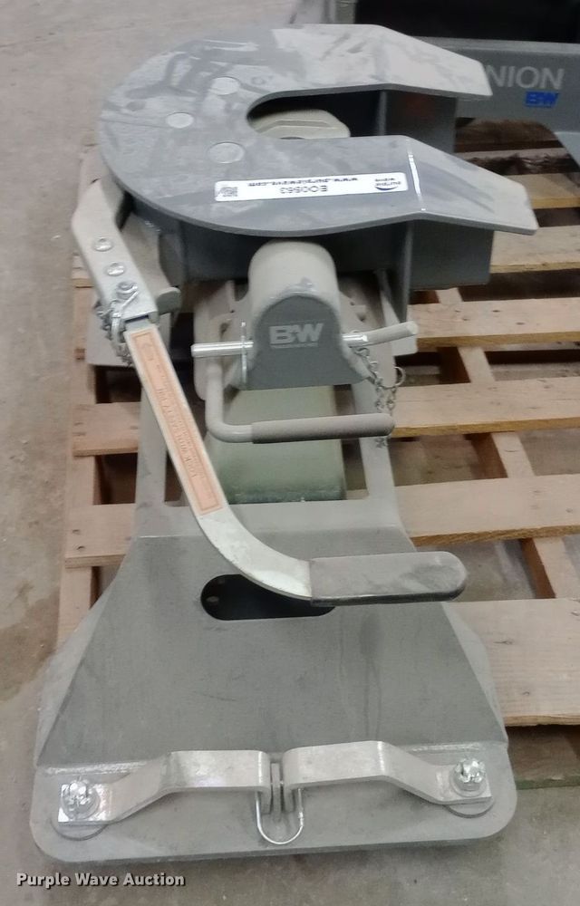image for item EO0563 BW Companion Fifth wheel hitch