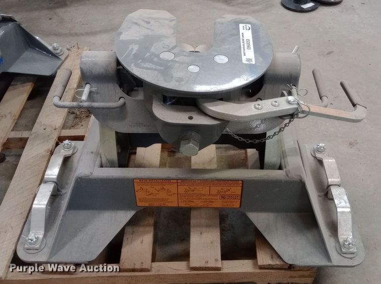 image for item EO0563 BW Companion Fifth wheel hitch