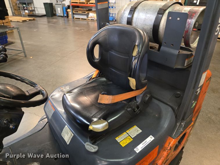 image for item EQ3907 Toyota  8FGCU25 forklift