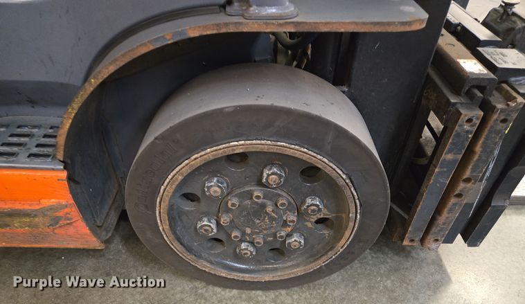 image for item EQ3907 Toyota  8FGCU25 forklift