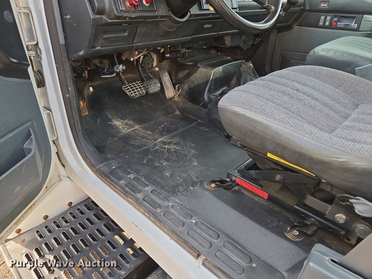 image for item EQ3942 1994 GMC Topkick C6500 dump flatbed truck