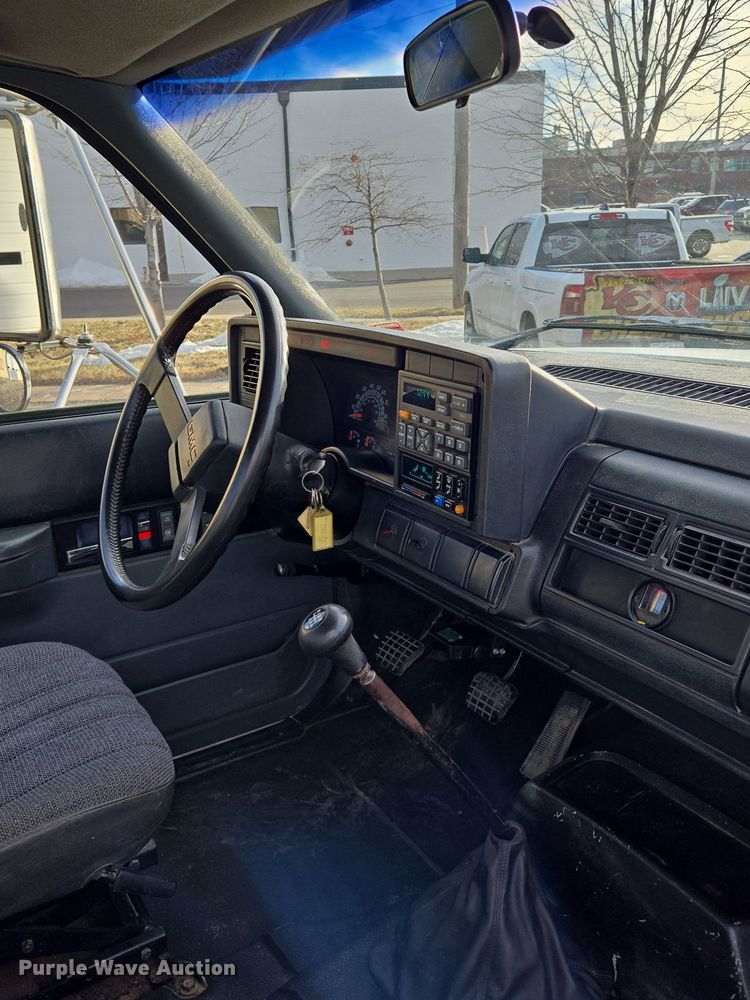 image for item EQ3942 1994 GMC Topkick C6500 dump flatbed truck