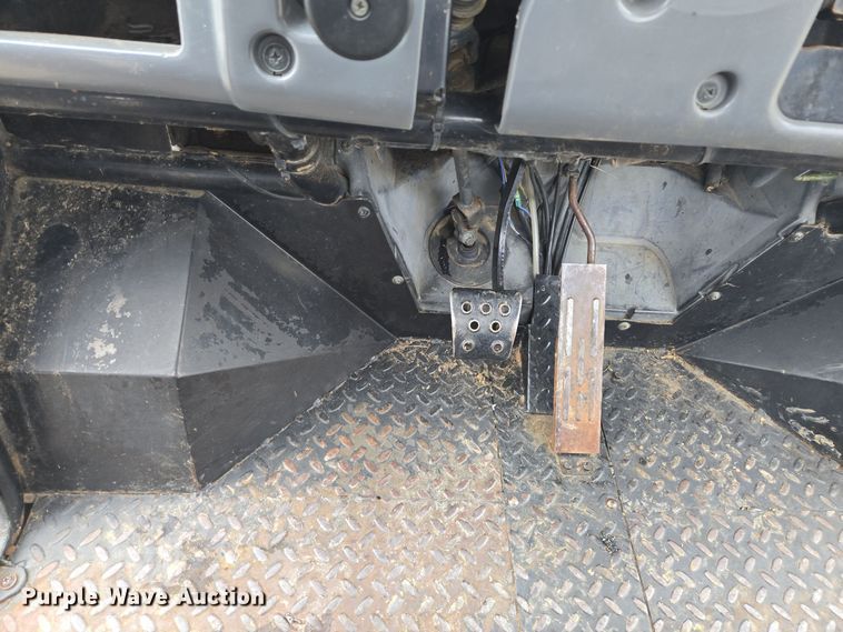 image for item EQ3953 2003 Kawasaki Mule utility vehicle