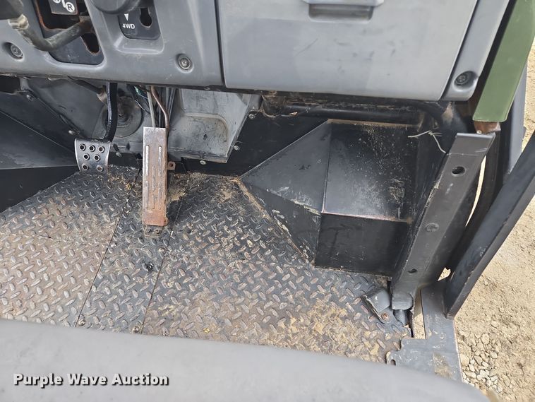 image for item EQ3953 2003 Kawasaki Mule utility vehicle