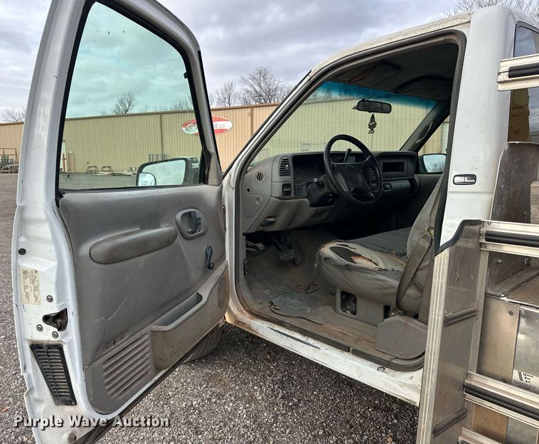 image for item ER4838 1997 GMC Sierra C2500 flatbed pickup truck