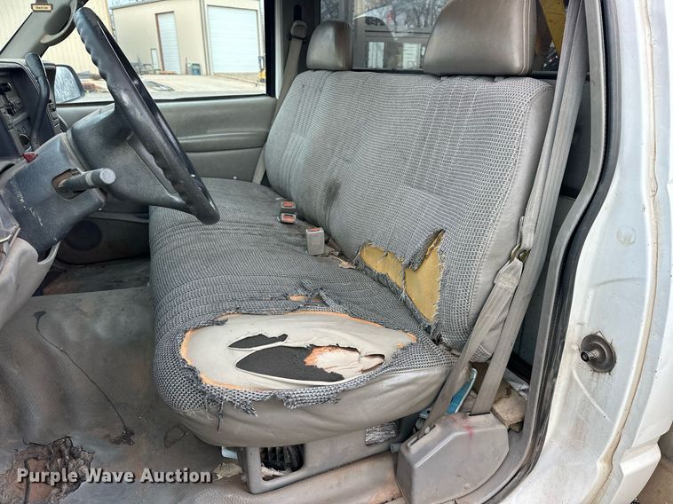 image for item ER4838 1997 GMC Sierra C2500 flatbed pickup truck