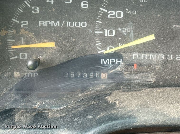 image for item ER4838 1997 GMC Sierra C2500 flatbed pickup truck