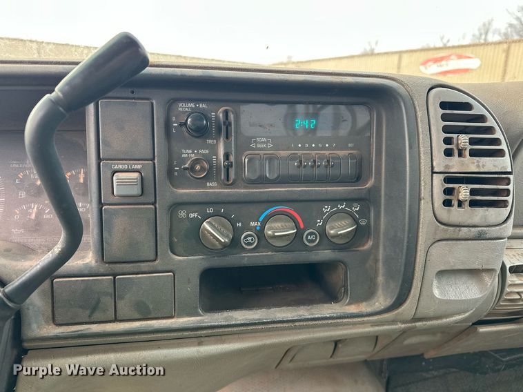 image for item ER4838 1997 GMC Sierra C2500 flatbed pickup truck