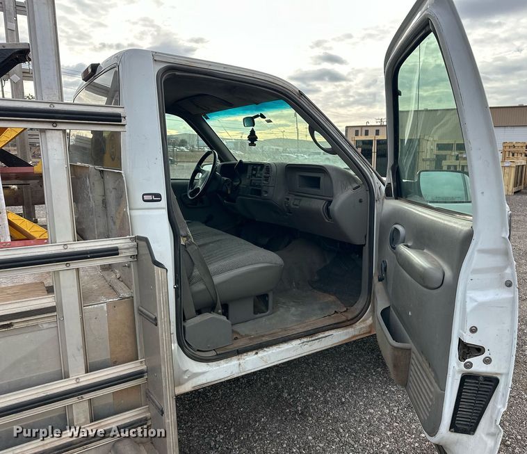 image for item ER4838 1997 GMC Sierra C2500 flatbed pickup truck