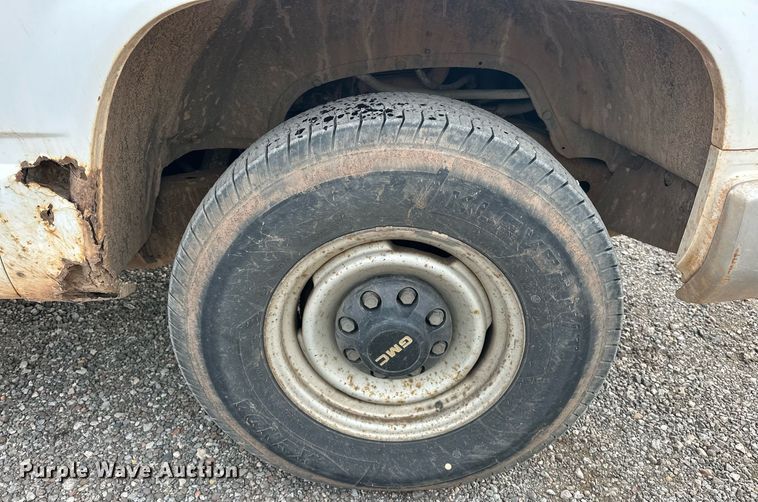 image for item ER4838 1997 GMC Sierra C2500 flatbed pickup truck