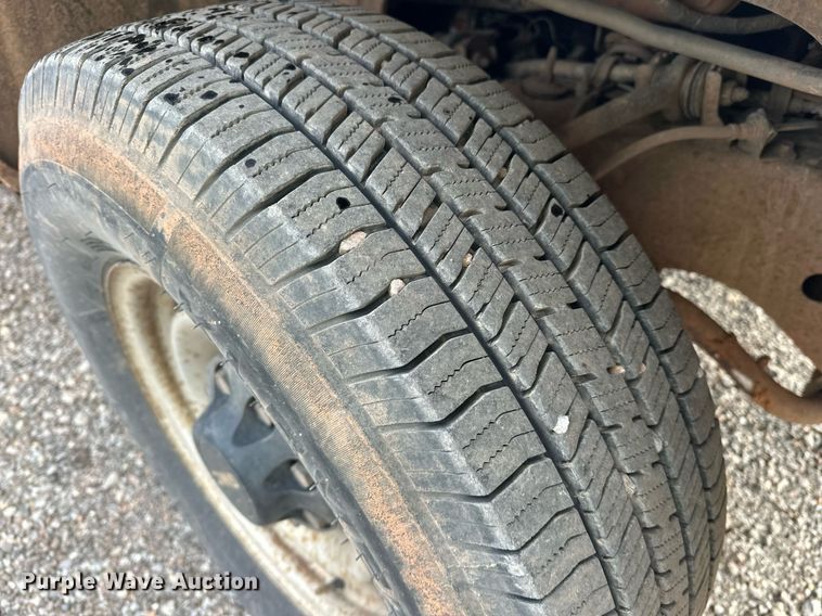 image for item ER4838 1997 GMC Sierra C2500 flatbed pickup truck