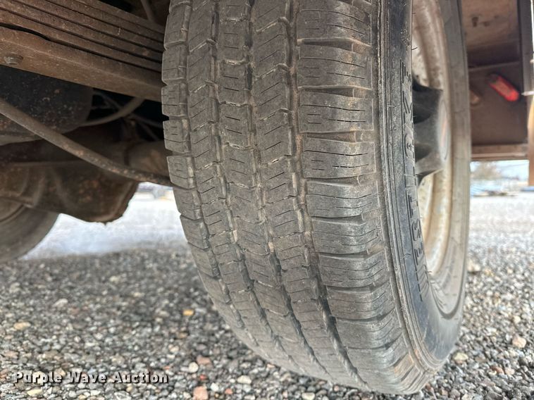 image for item ER4838 1997 GMC Sierra C2500 flatbed pickup truck