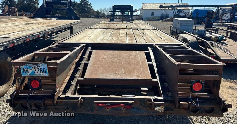 image for item ER4841 2006 Diamond T Trailers 10232DTF equipment trailer