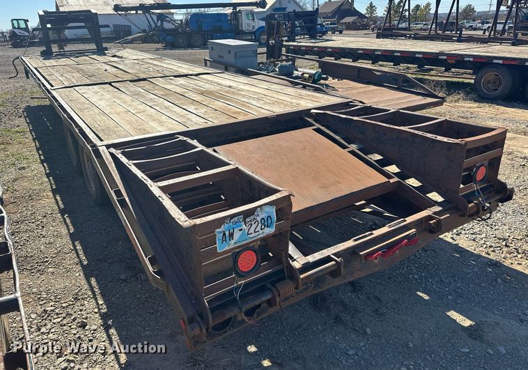 image for item ER4841 2006 Diamond T Trailers 10232DTF equipment trailer