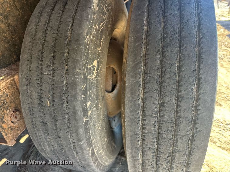 image for item ER4841 2006 Diamond T Trailers 10232DTF equipment trailer