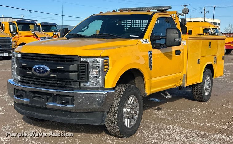 image for item ER4905 2019 Ford F350 Super Duty XL utility bed pickup truck