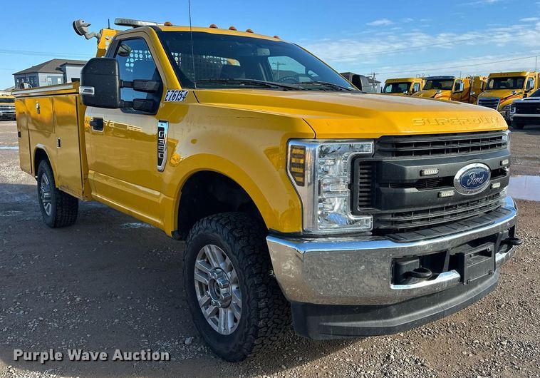 image for item ER4905 2019 Ford F350 Super Duty XL utility bed pickup truck