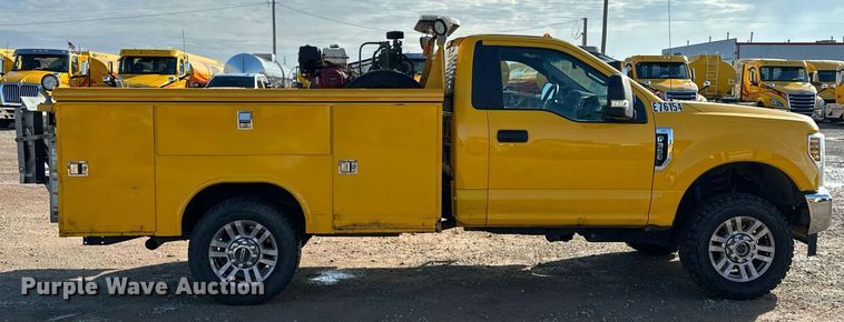 image for item ER4905 2019 Ford F350 Super Duty XL utility bed pickup truck