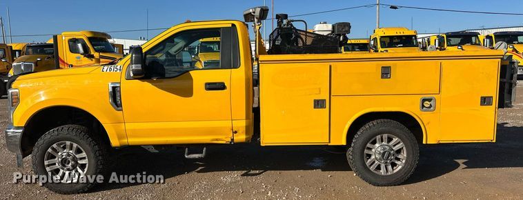 image for item ER4905 2019 Ford F350 Super Duty XL utility bed pickup truck