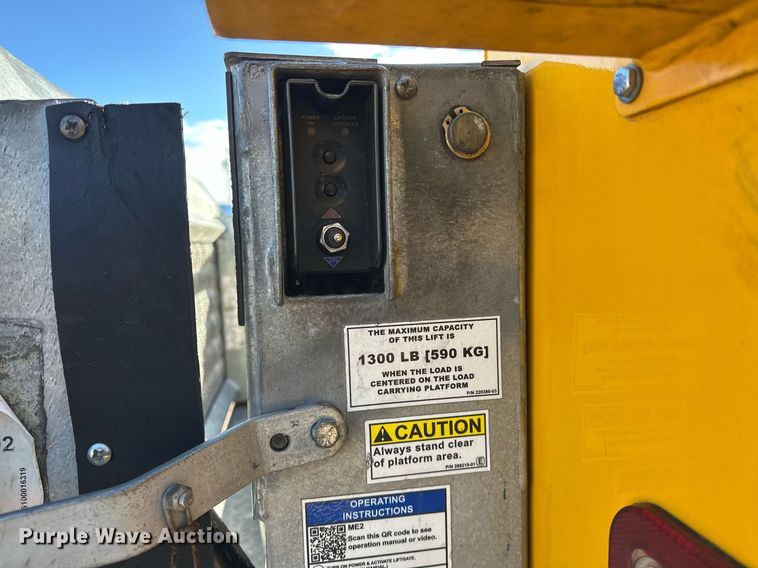 image for item ER4905 2019 Ford F350 Super Duty XL utility bed pickup truck