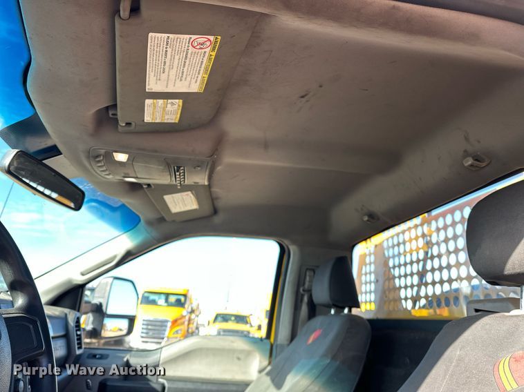 image for item ER4905 2019 Ford F350 Super Duty XL utility bed pickup truck