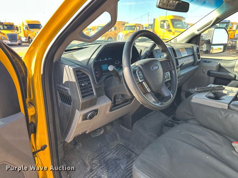 image for item ER4905 2019 Ford F350 Super Duty XL utility bed pickup truck