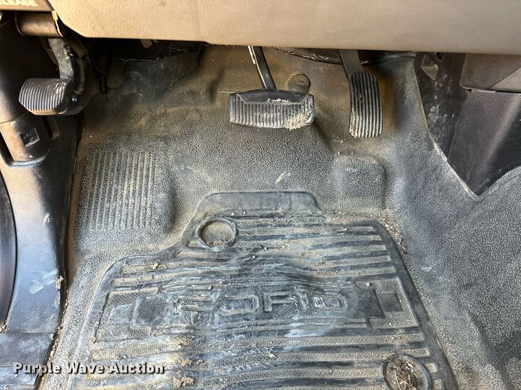 image for item ER4905 2019 Ford F350 Super Duty XL utility bed pickup truck