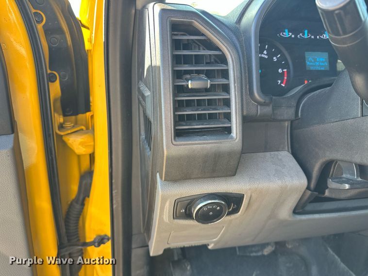 image for item ER4905 2019 Ford F350 Super Duty XL utility bed pickup truck