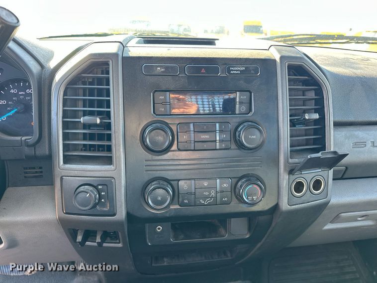 image for item ER4905 2019 Ford F350 Super Duty XL utility bed pickup truck