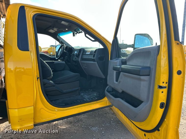 image for item ER4905 2019 Ford F350 Super Duty XL utility bed pickup truck