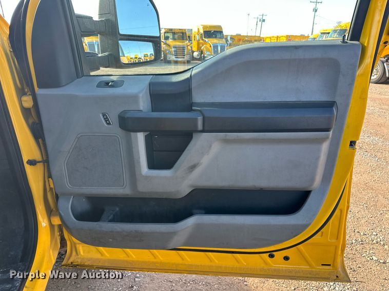 image for item ER4905 2019 Ford F350 Super Duty XL utility bed pickup truck