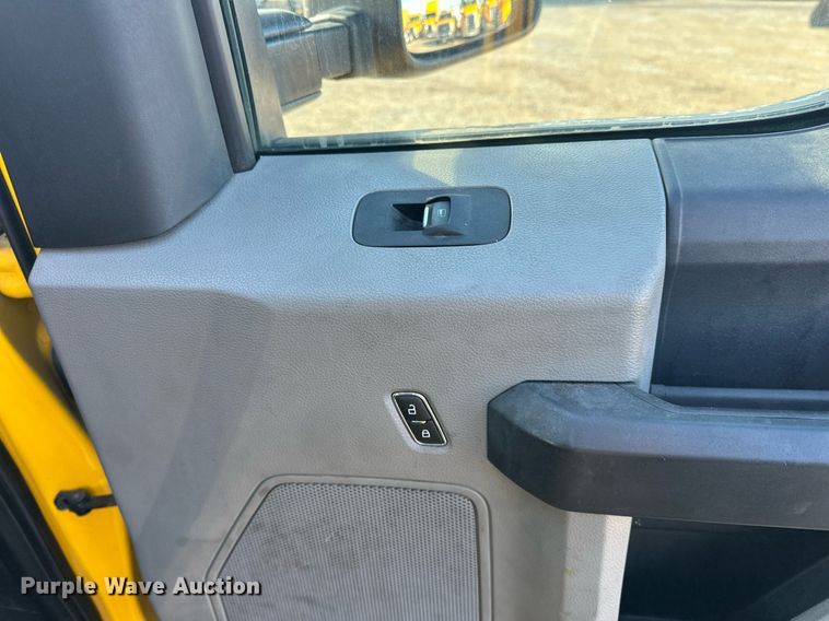 image for item ER4905 2019 Ford F350 Super Duty XL utility bed pickup truck