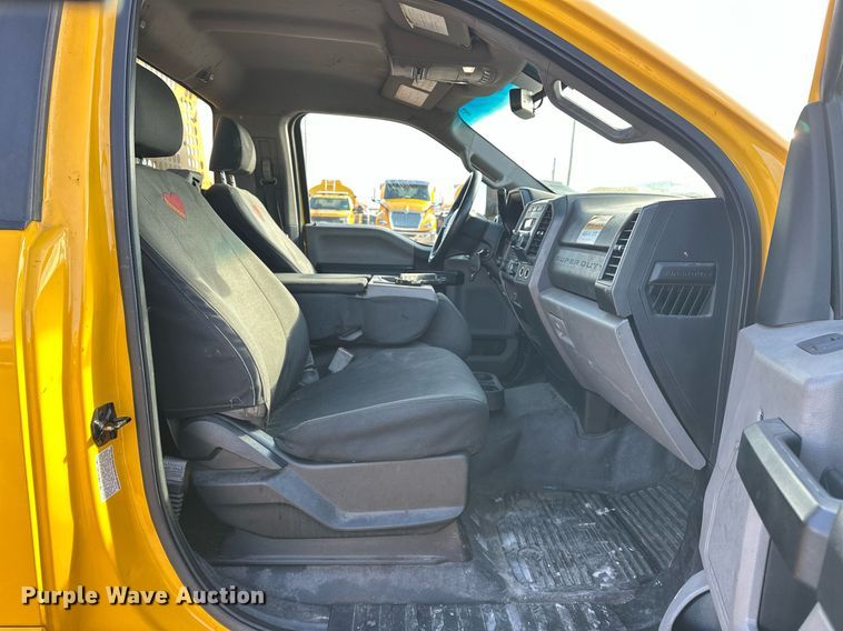 image for item ER4905 2019 Ford F350 Super Duty XL utility bed pickup truck