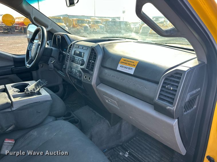 image for item ER4905 2019 Ford F350 Super Duty XL utility bed pickup truck