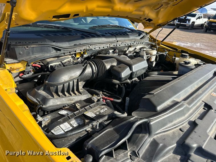 image for item ER4905 2019 Ford F350 Super Duty XL utility bed pickup truck