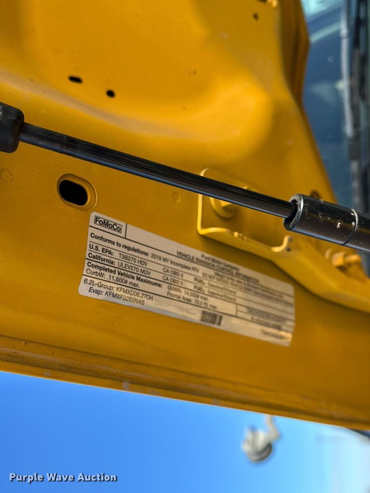 image for item ER4905 2019 Ford F350 Super Duty XL utility bed pickup truck