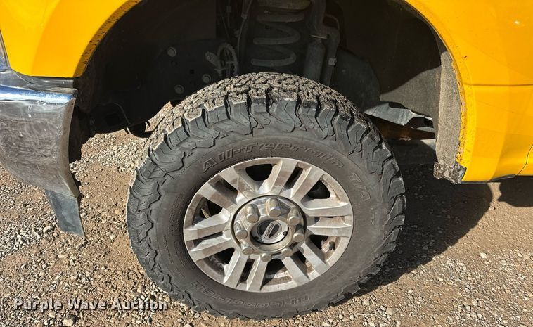 image for item ER4905 2019 Ford F350 Super Duty XL utility bed pickup truck