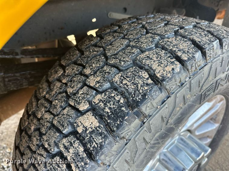 image for item ER4905 2019 Ford F350 Super Duty XL utility bed pickup truck