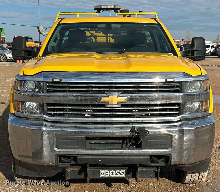 image for item ER4906 2015 Chevrolet Silverado 3500HD utility bed pickup truck