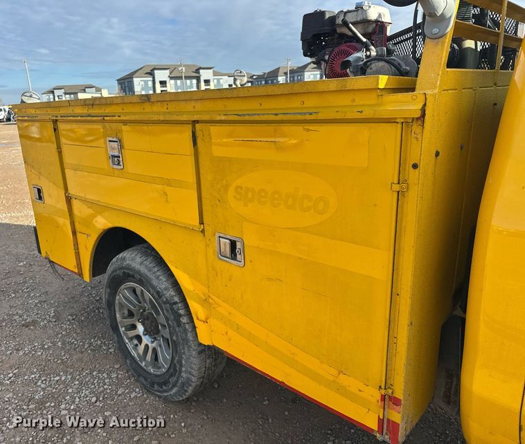 image for item ER4906 2015 Chevrolet Silverado 3500HD utility bed pickup truck