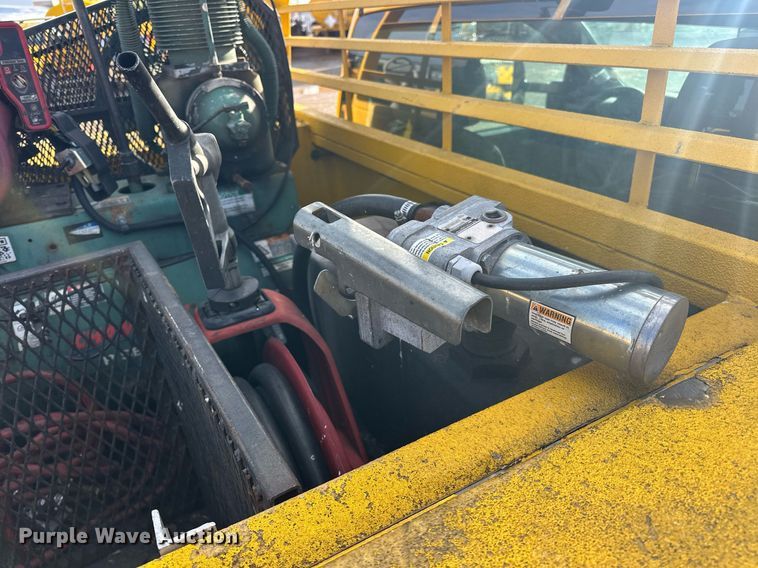 image for item ER4906 2015 Chevrolet Silverado 3500HD utility bed pickup truck