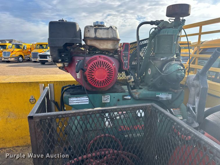 image for item ER4906 2015 Chevrolet Silverado 3500HD utility bed pickup truck