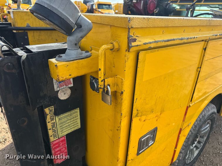 image for item ER4906 2015 Chevrolet Silverado 3500HD utility bed pickup truck