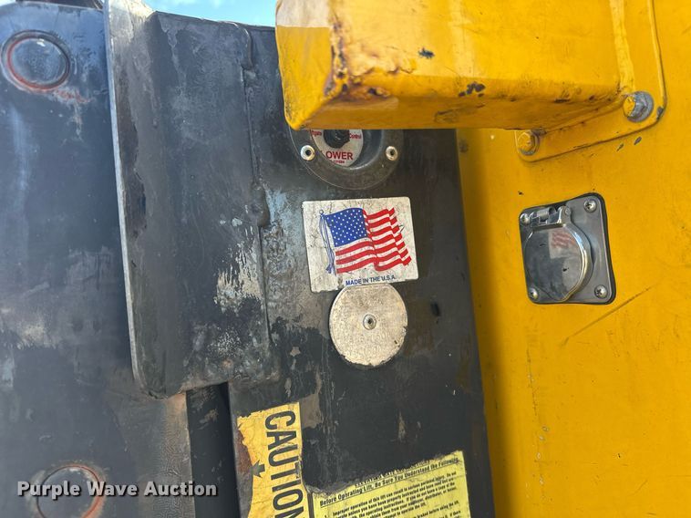 image for item ER4906 2015 Chevrolet Silverado 3500HD utility bed pickup truck