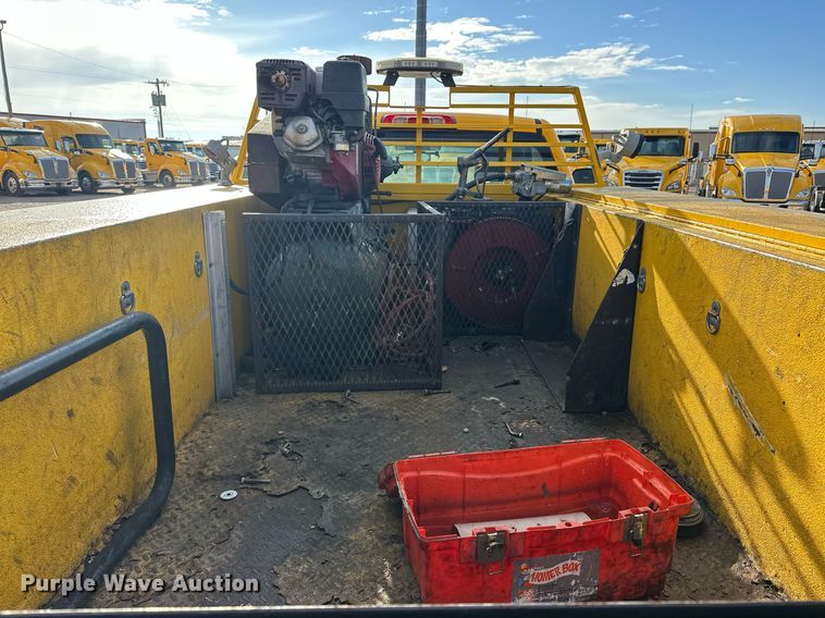 image for item ER4906 2015 Chevrolet Silverado 3500HD utility bed pickup truck