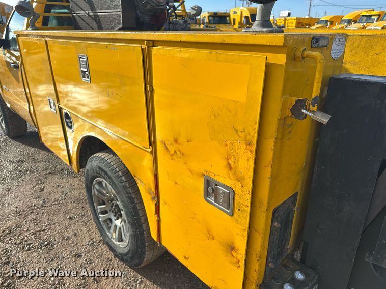 image for item ER4906 2015 Chevrolet Silverado 3500HD utility bed pickup truck