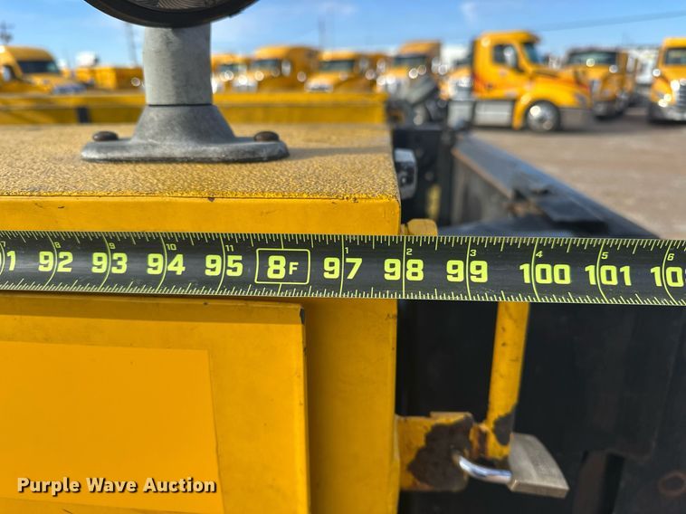 image for item ER4906 2015 Chevrolet Silverado 3500HD utility bed pickup truck